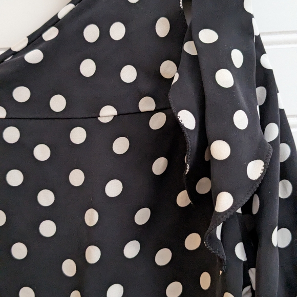 Dolce & Gabbana Black And White Polka Dot Silk Short Sleeve Blouse(10)46 - Picture 4 of 9